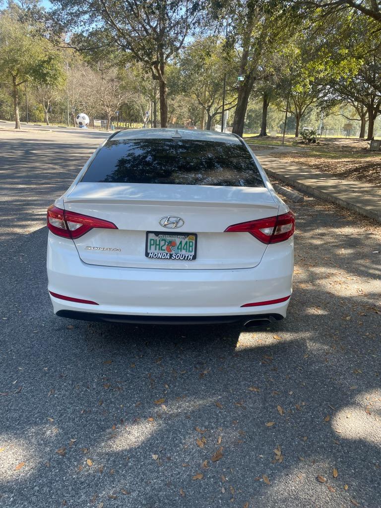 2017 Toyota RAV4 LE photo