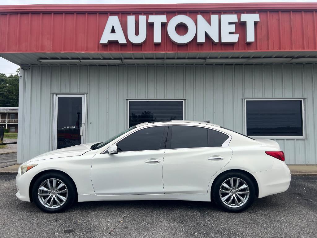 2015 INFINITI Q50