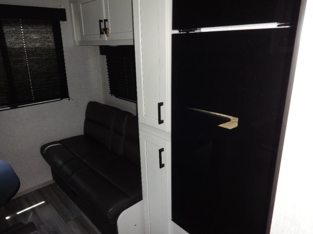 2024 JAYCO JAYFLIGHT SLX 210QB  - $22,900