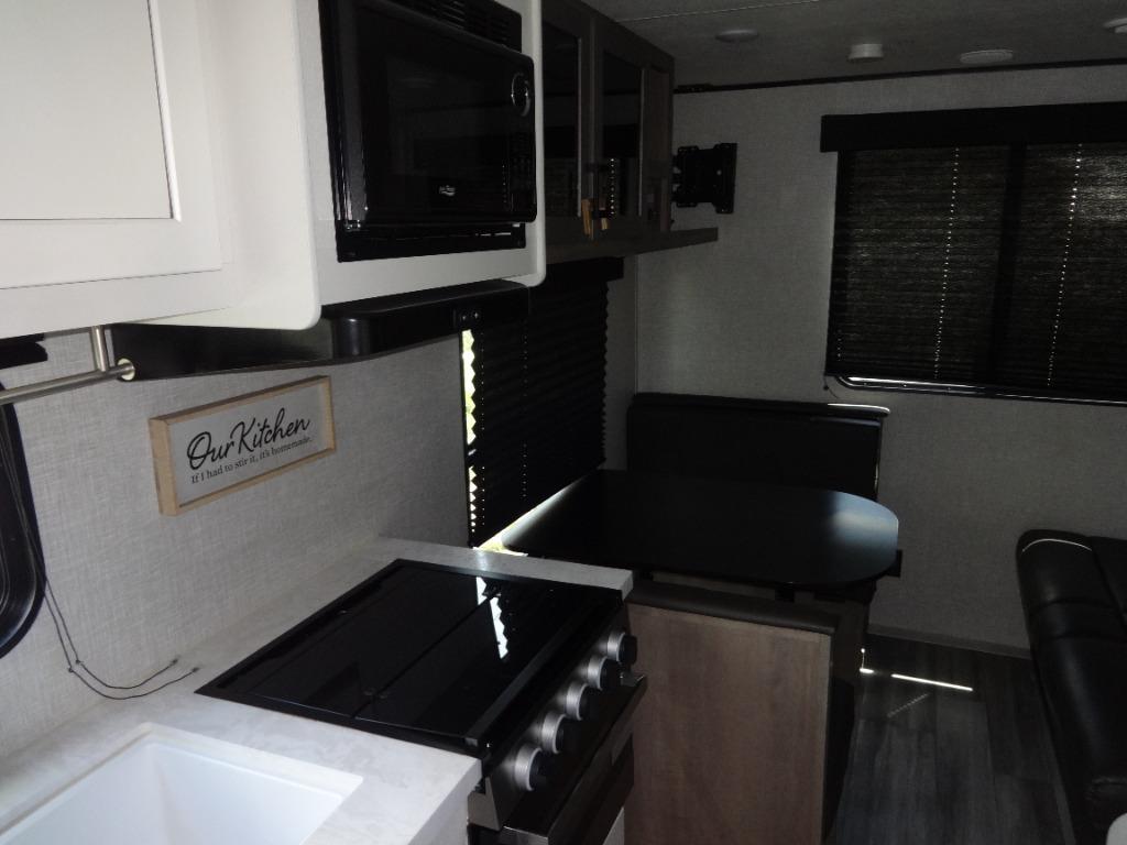 2024 JAYCO JAYFLIGHT SLX 210QB  - $22,900