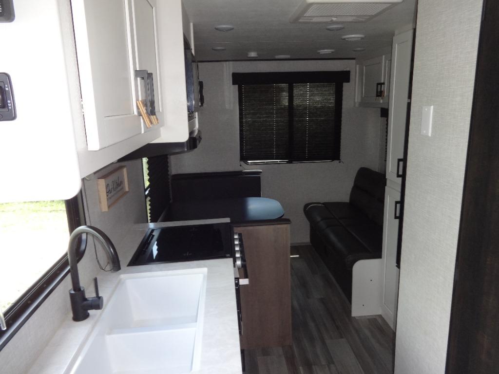2024 JAYCO JAYFLIGHT SLX 210QB  - $22,900