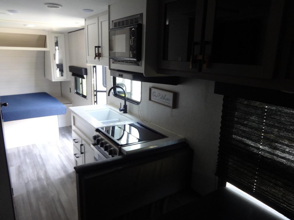 2024 JAYCO JAYFLIGHT SLX 210QB  - $22,900