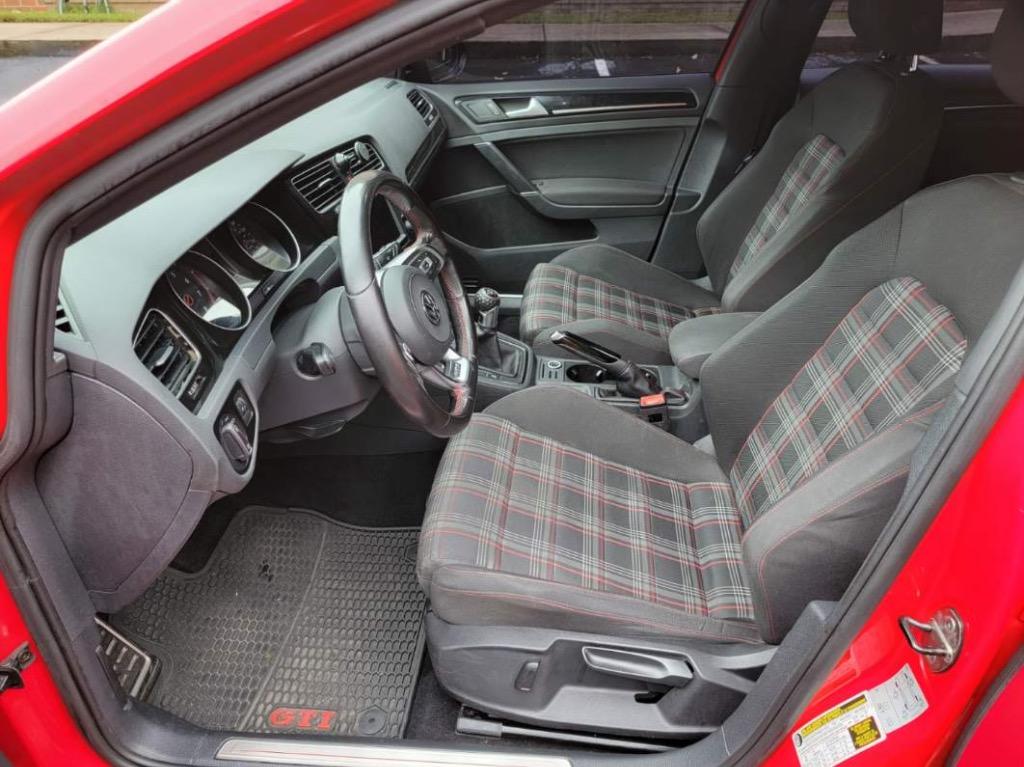 2017 Volkswagen Golf - $14,990