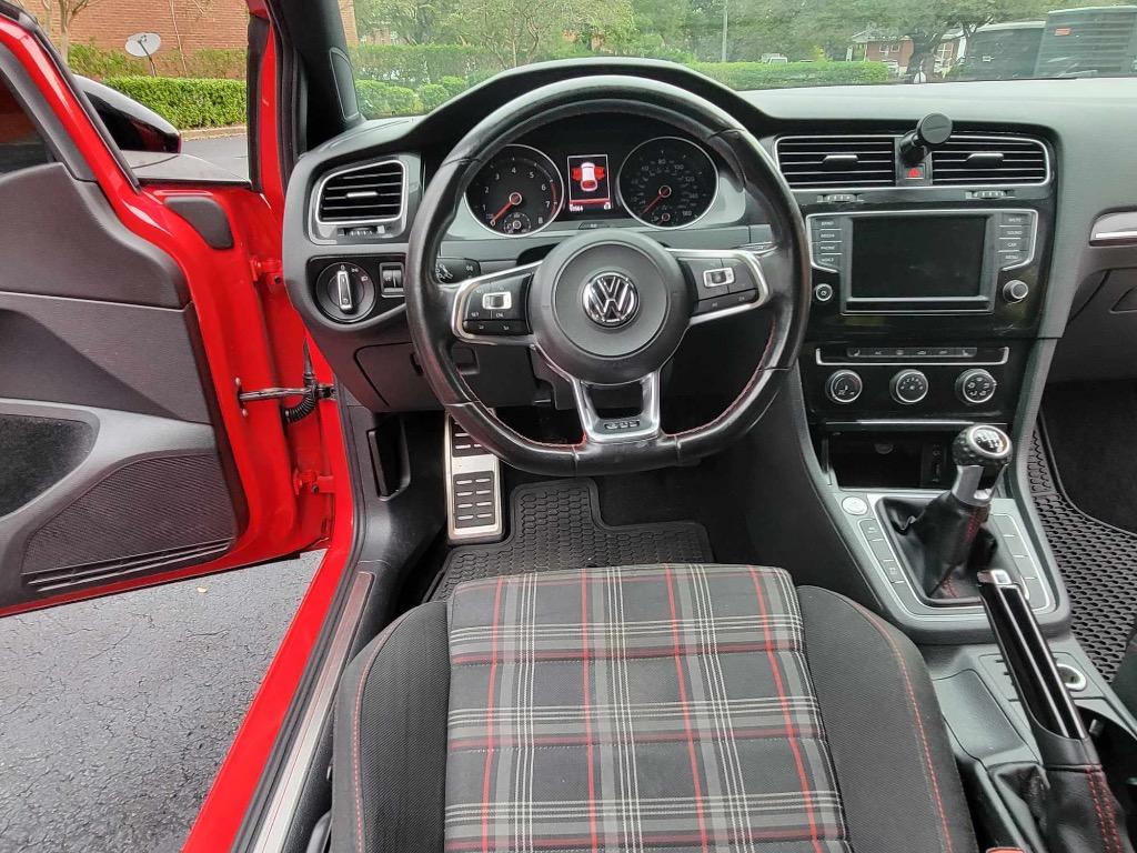 2017 Volkswagen Golf - $14,990