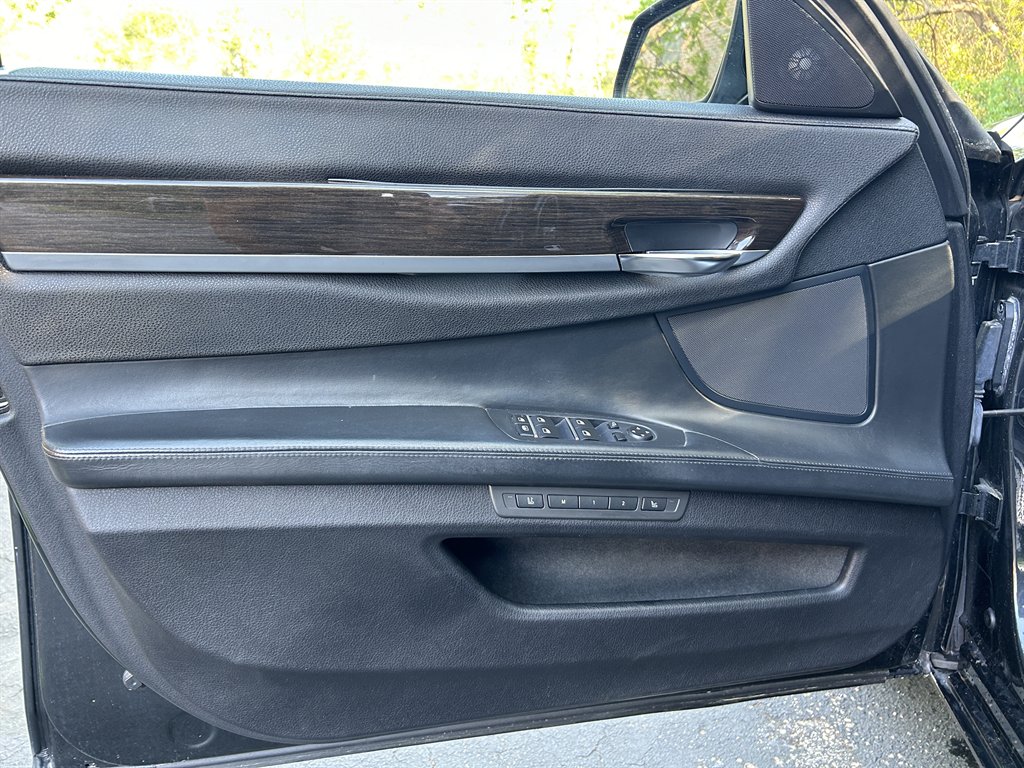2011 BMW MDX 750i photo