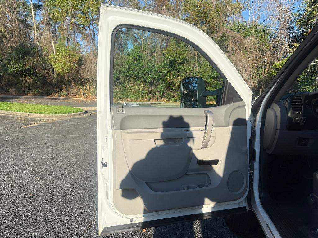 2011 Chevrolet Silverado - $27,990
