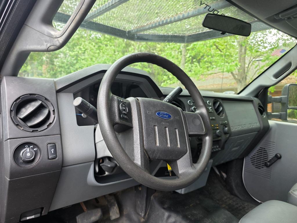 2013 Ford F-550 - $29,990
