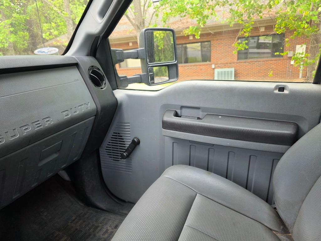 2013 Ford F-550 - $29,990