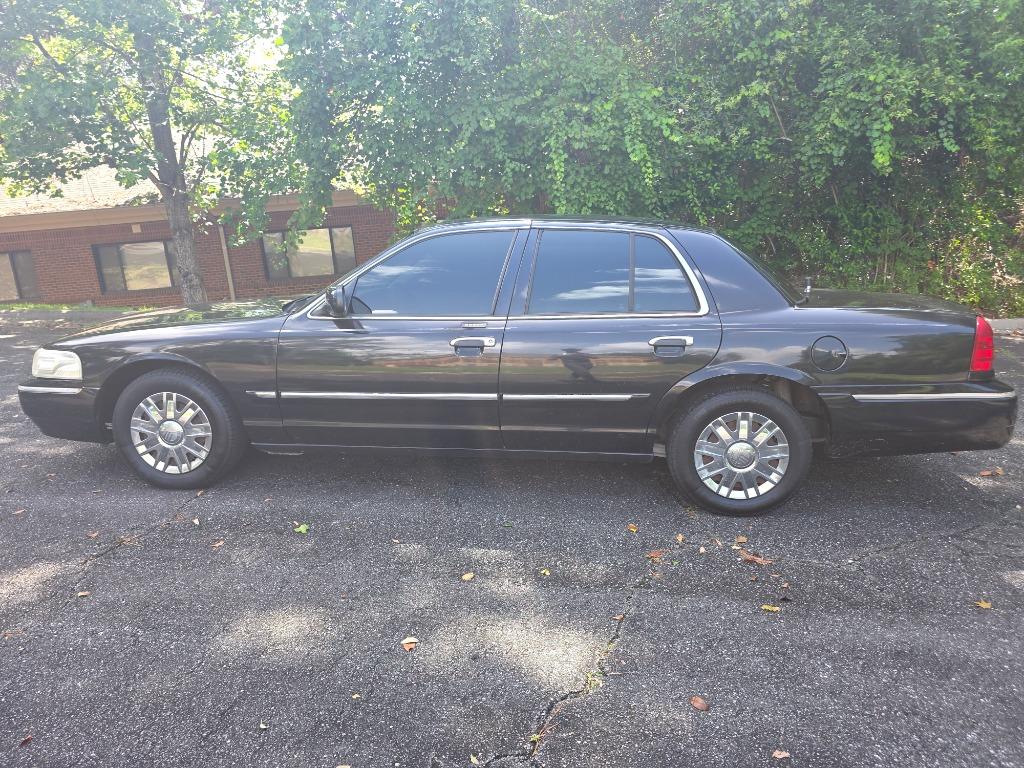 2008 Mercury Grand Marquis - $7,988