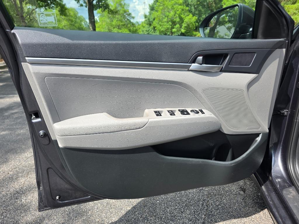 2020 Hyundai Elantra - $15,990