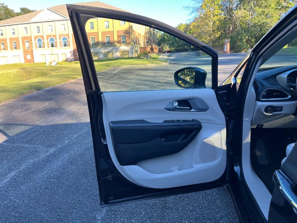 2018 Chrysler Pacifica - $21,990