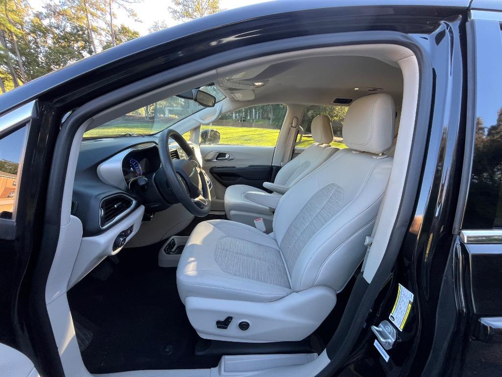 2018 Chrysler Pacifica - $21,990