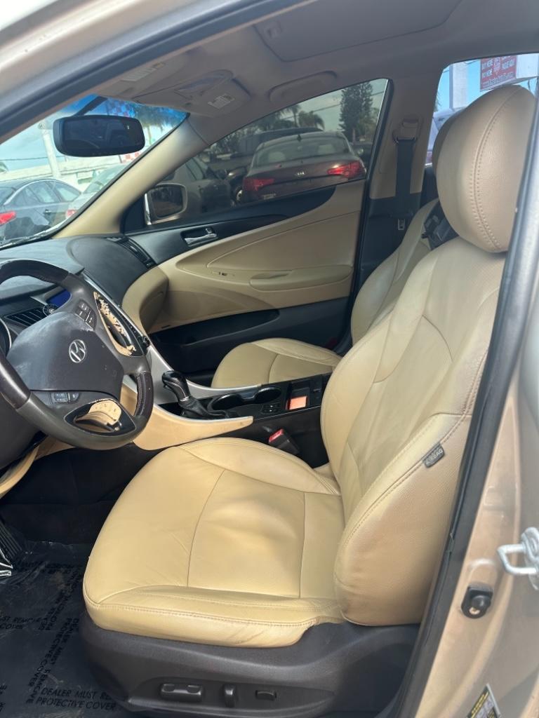 2011 Hyundai Sonata Limited:3095RR