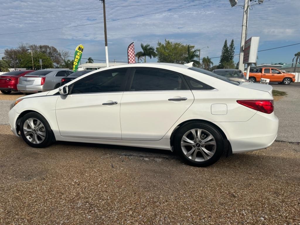 2011 Hyundai Sonata Limited:3095RR