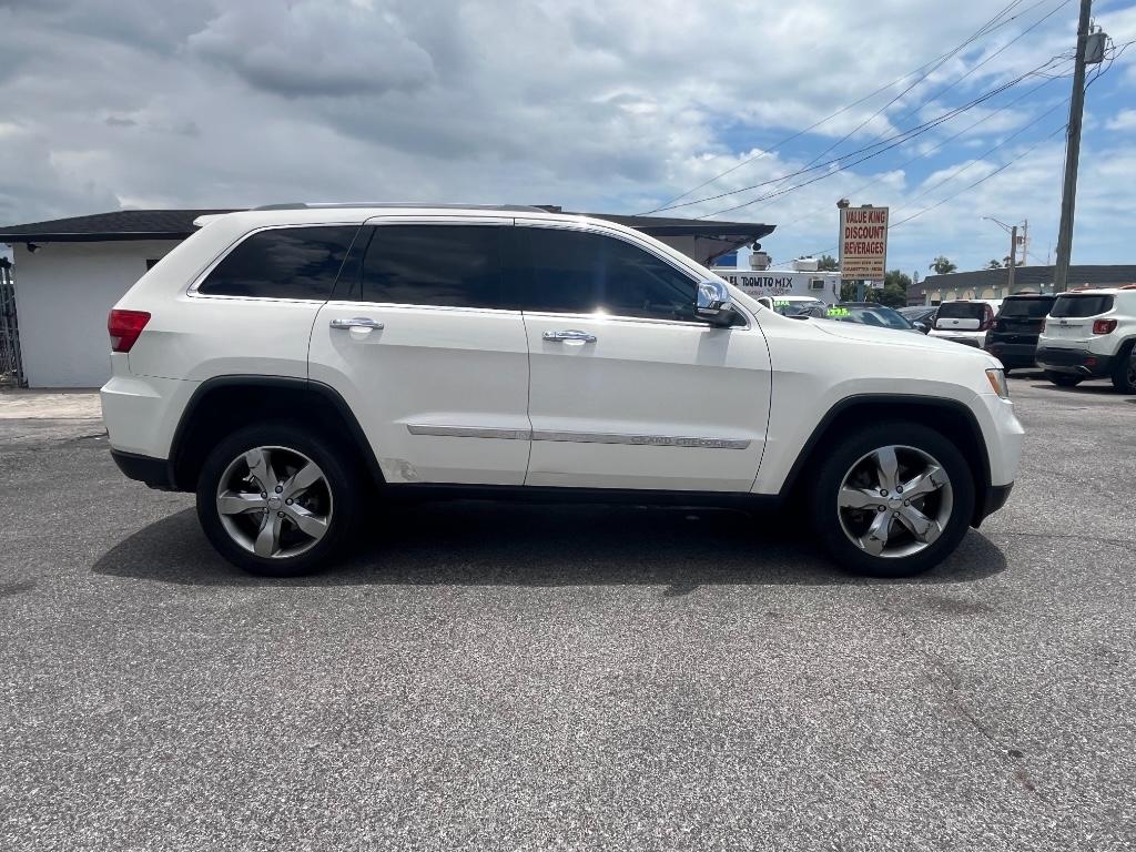 2011 Jeep Grand Cherokee Overland:5528R