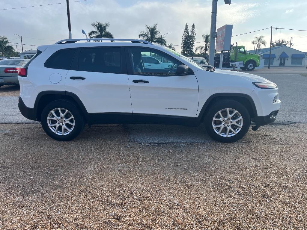 2017 Jeep Cherokee Sport:5756