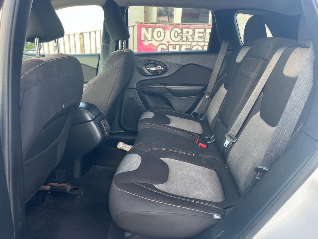 2017 Jeep Cherokee Sport:5756