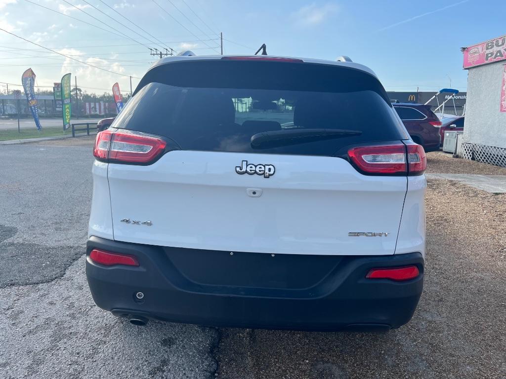 2017 Jeep Cherokee Sport:5756