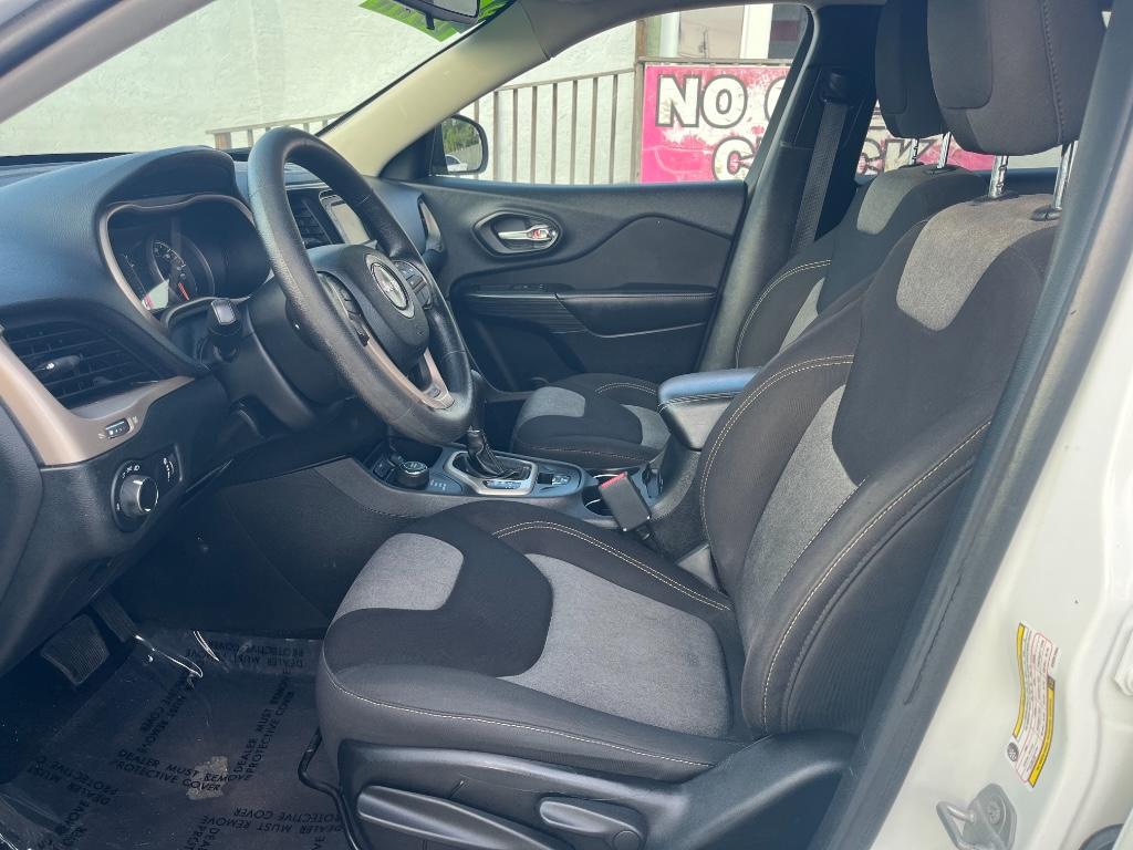 2017 Jeep Cherokee Sport:5756