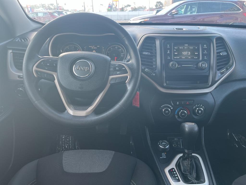 2017 Jeep Cherokee Sport:5756