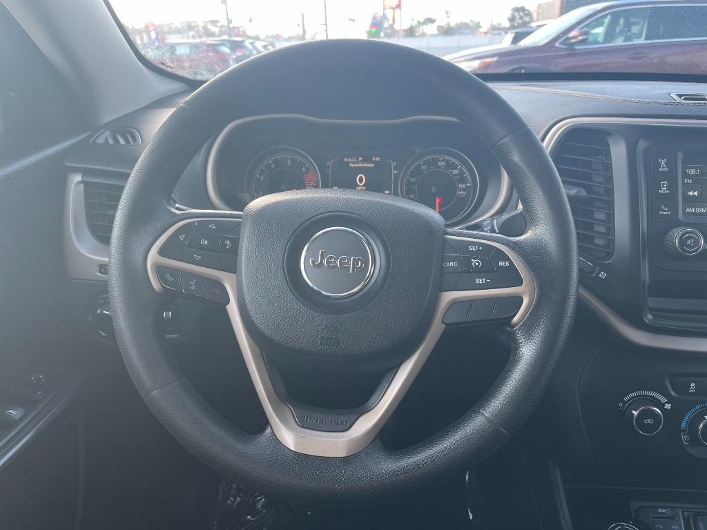 2017 Jeep Cherokee Sport:5756