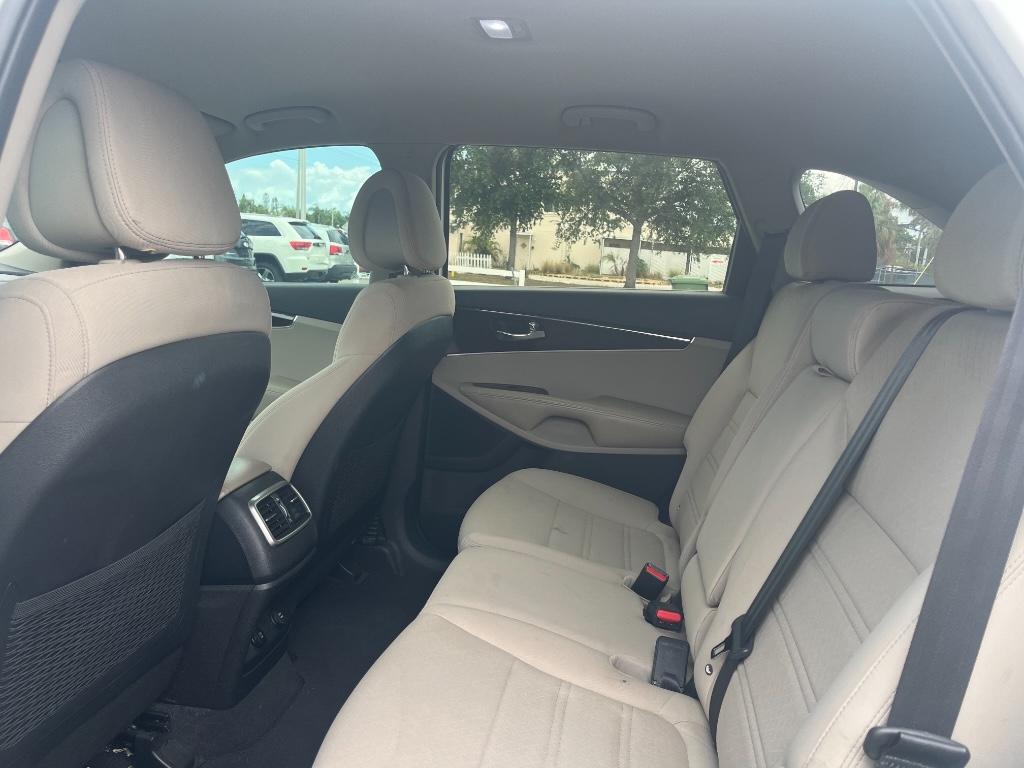 2016 Kia Sorento L:5816