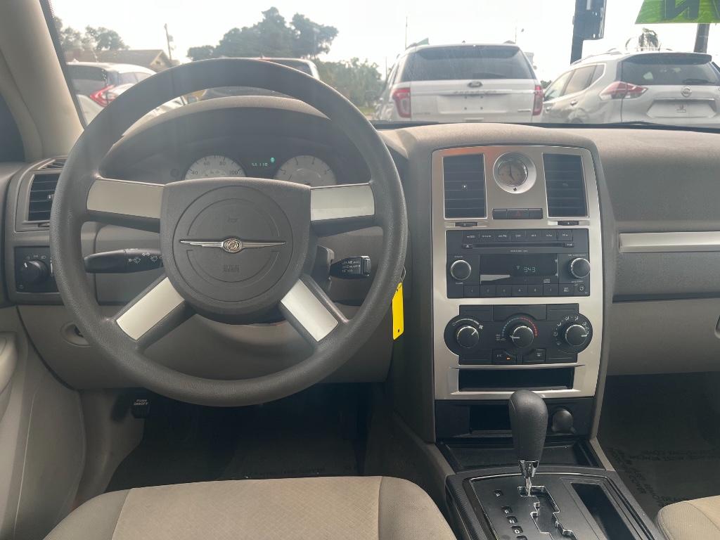 2009 Chrysler 300 LX:5825