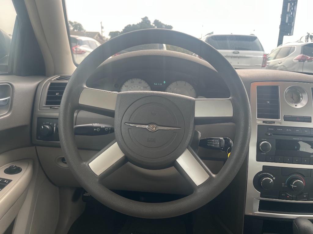 2009 Chrysler 300 LX:5825