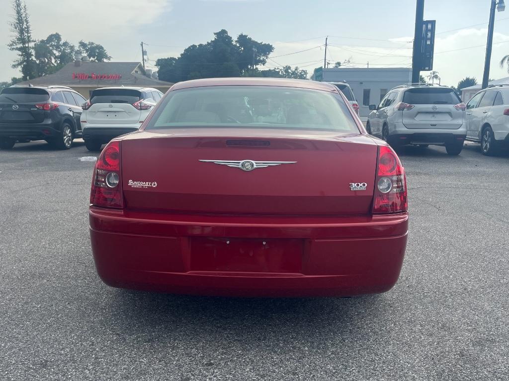 2009 Chrysler 300 LX:5825