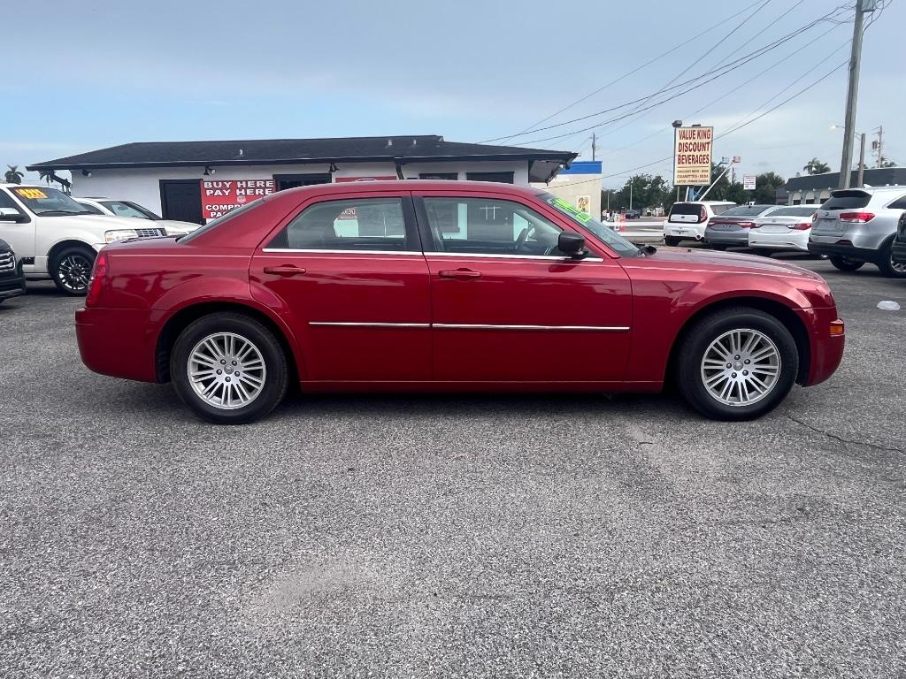 2009 Chrysler 300 LX:5825