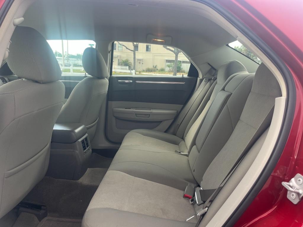2009 Chrysler 300 LX:5825