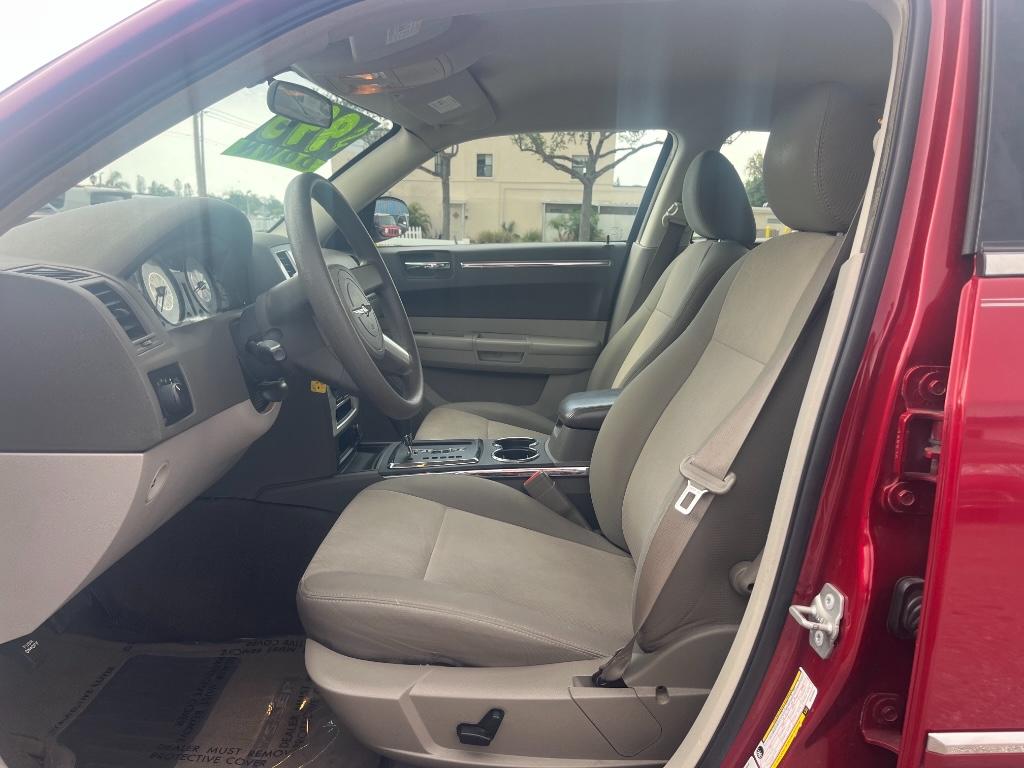 2009 Chrysler 300 LX:5825