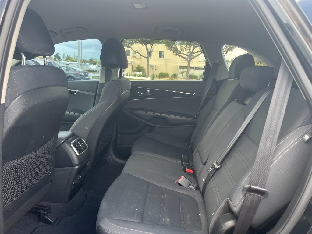 2016 Kia Sorento L:5829