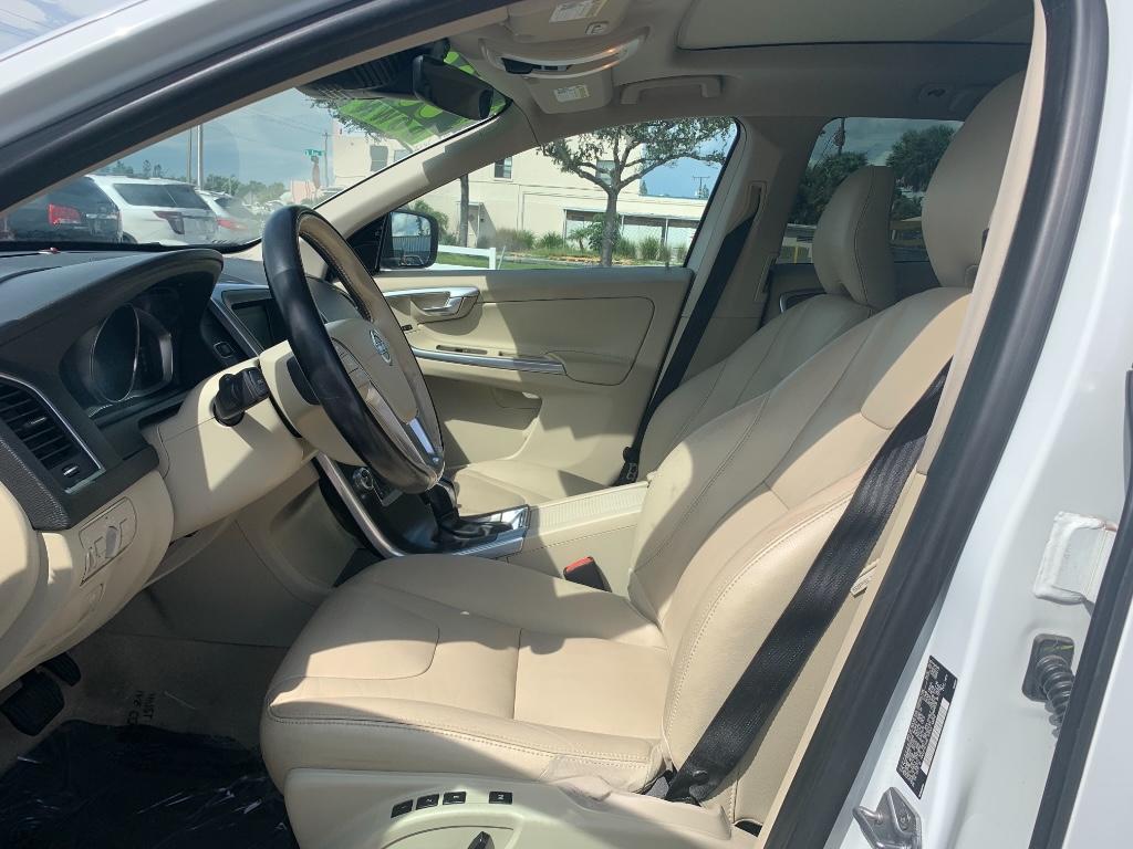 2016 Volvo XC60 T5 Platinum:5842