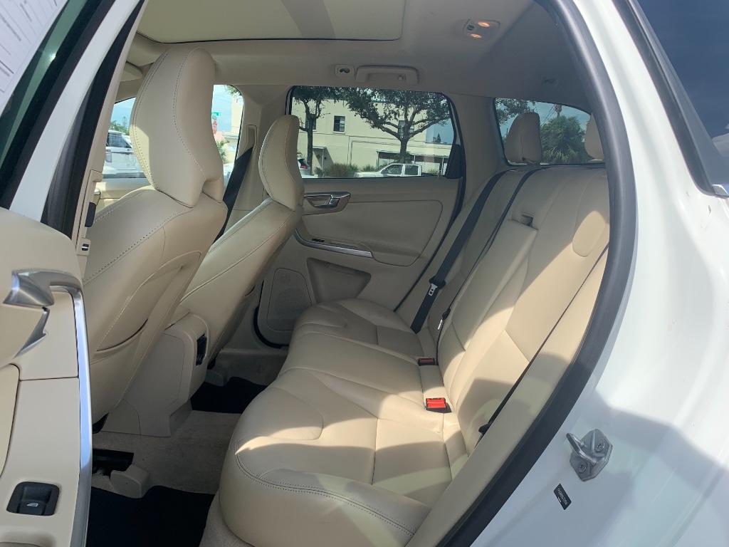2016 Volvo XC60 T5 Platinum:5842
