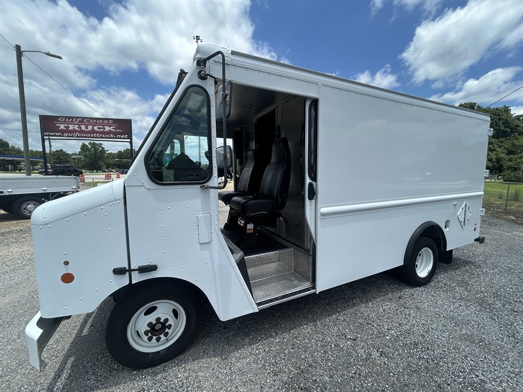 2016 Ford E-350 - $24,800