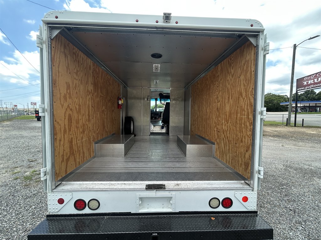 2016 Ford E-350 - $24,800