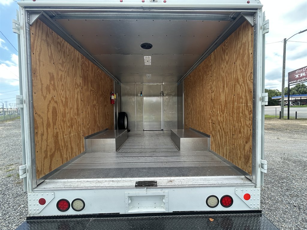 2016 Ford E-350 - $24,800