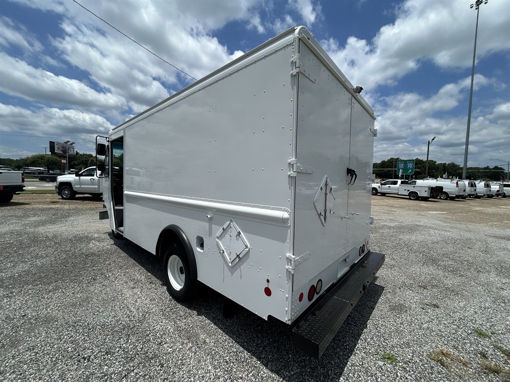 2016 Ford E-350 - $24,800