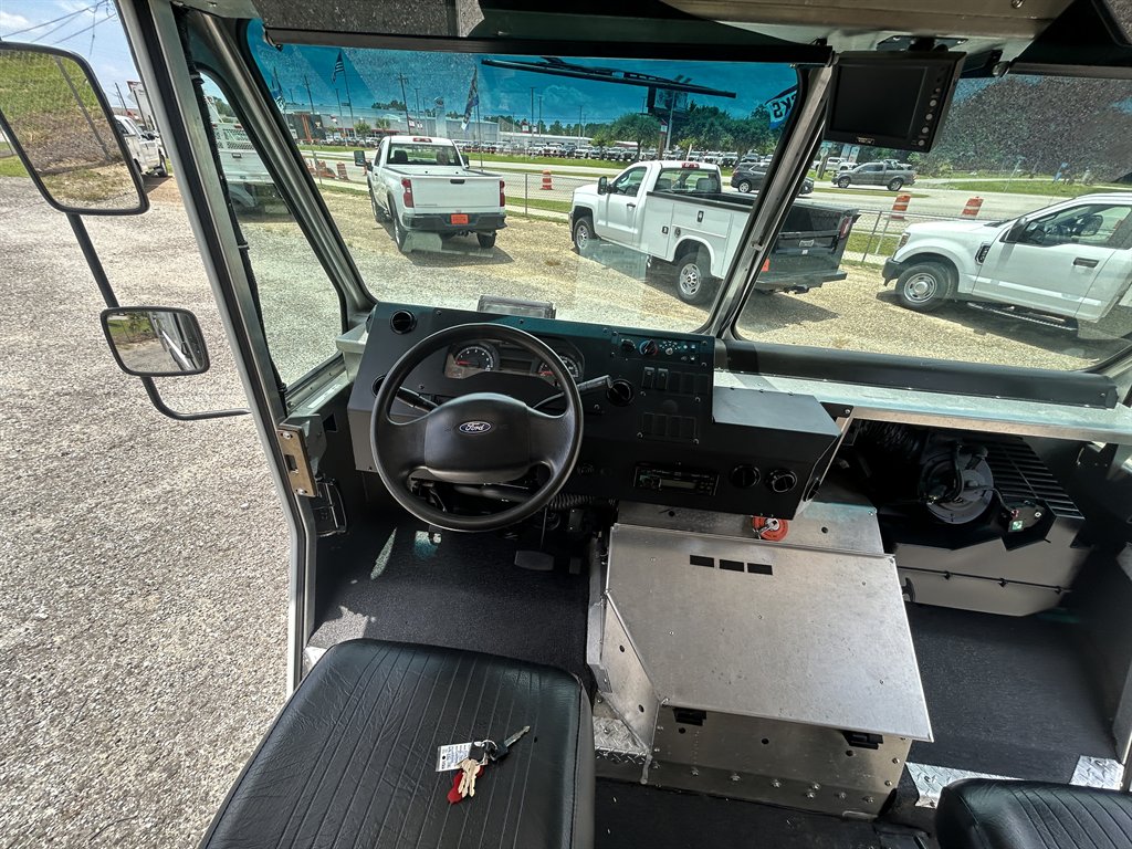 2016 Ford E-350 - $24,800