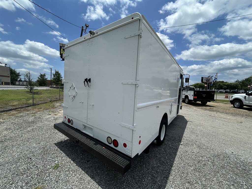 2016 Ford E-350 - $24,800