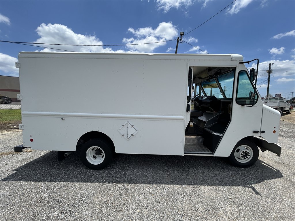 2016 Ford E-350 - $24,800