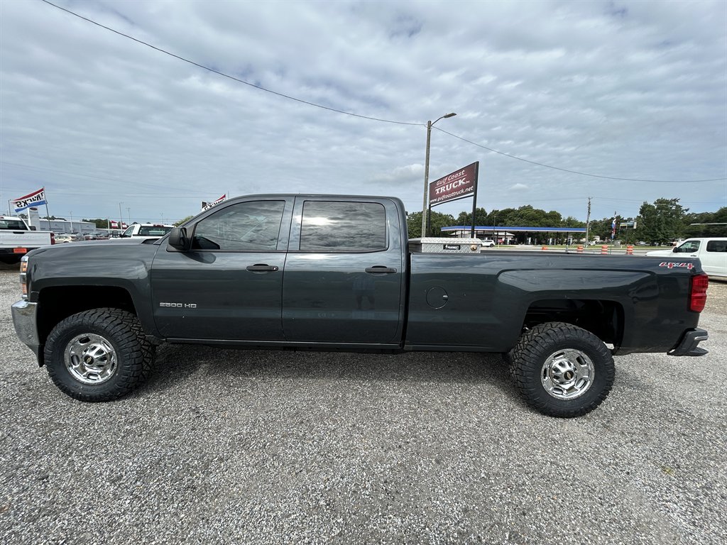 2017 Chevrolet Silverado 2500 - $30,300