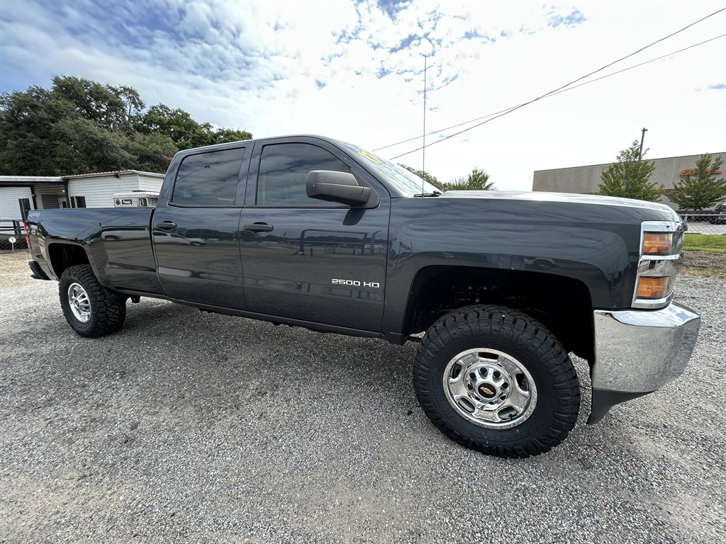 2017 Chevrolet Silverado 2500 - $30,300
