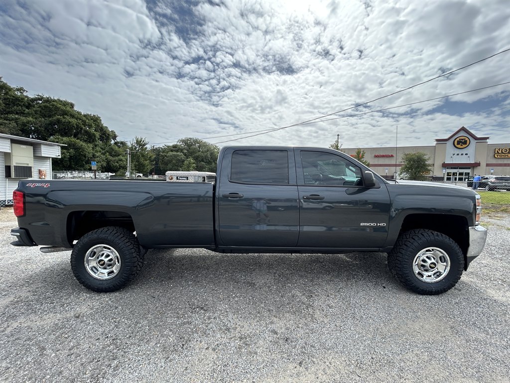2017 Chevrolet Silverado 2500 - $30,300