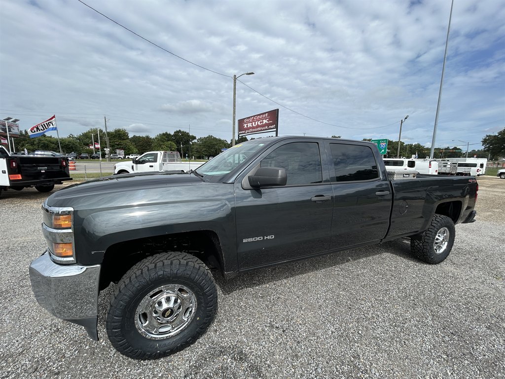 2017 Chevrolet Silverado 2500 - $30,300