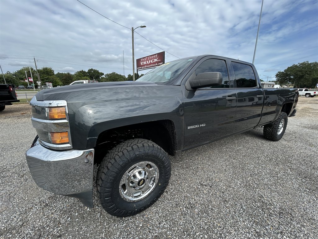 2017 Chevrolet Silverado 2500 - $30,300