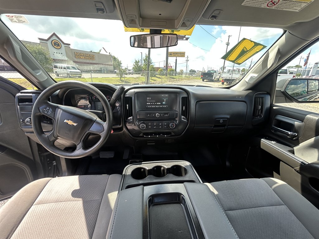 2017 Chevrolet Silverado 2500 - $30,300