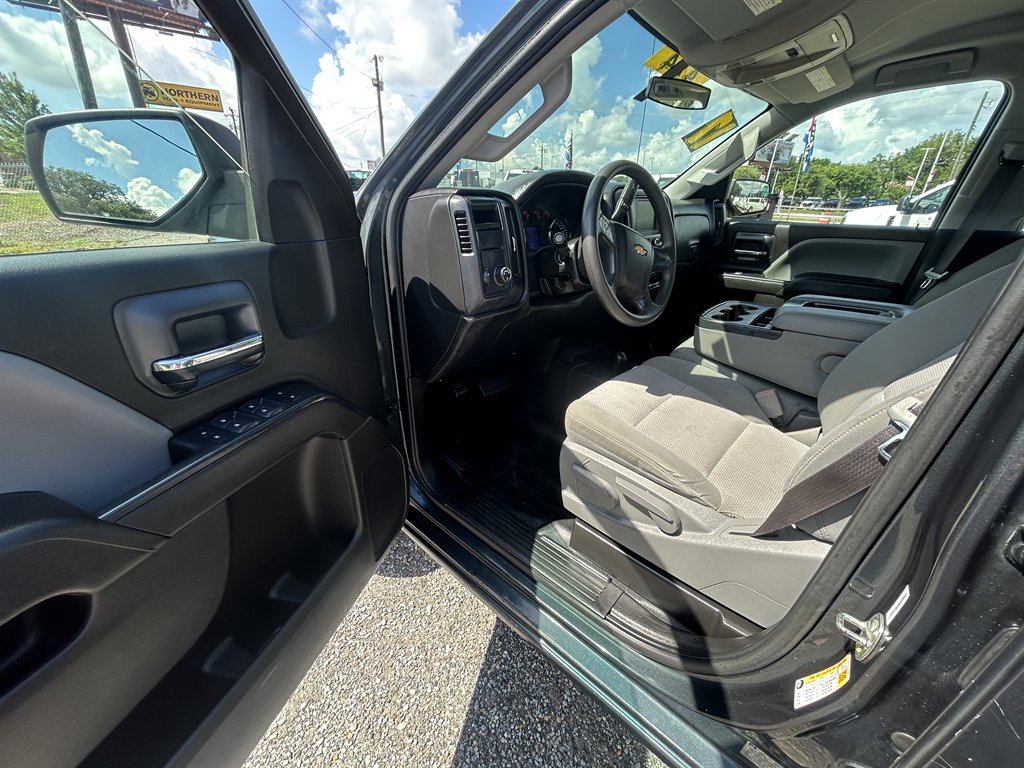 2017 Chevrolet Silverado 2500 - $30,300