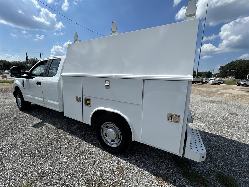 2022 Ford F-250 - $33,800